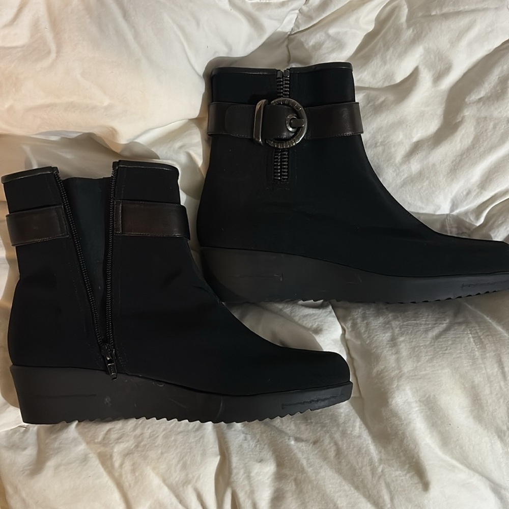 stuart weitzman booties - Picture 2 of 4